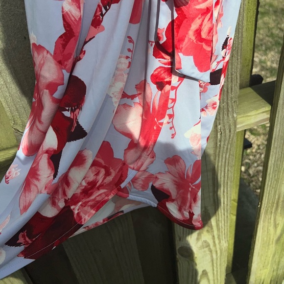 Venus floral dress - Picture 3 of 9